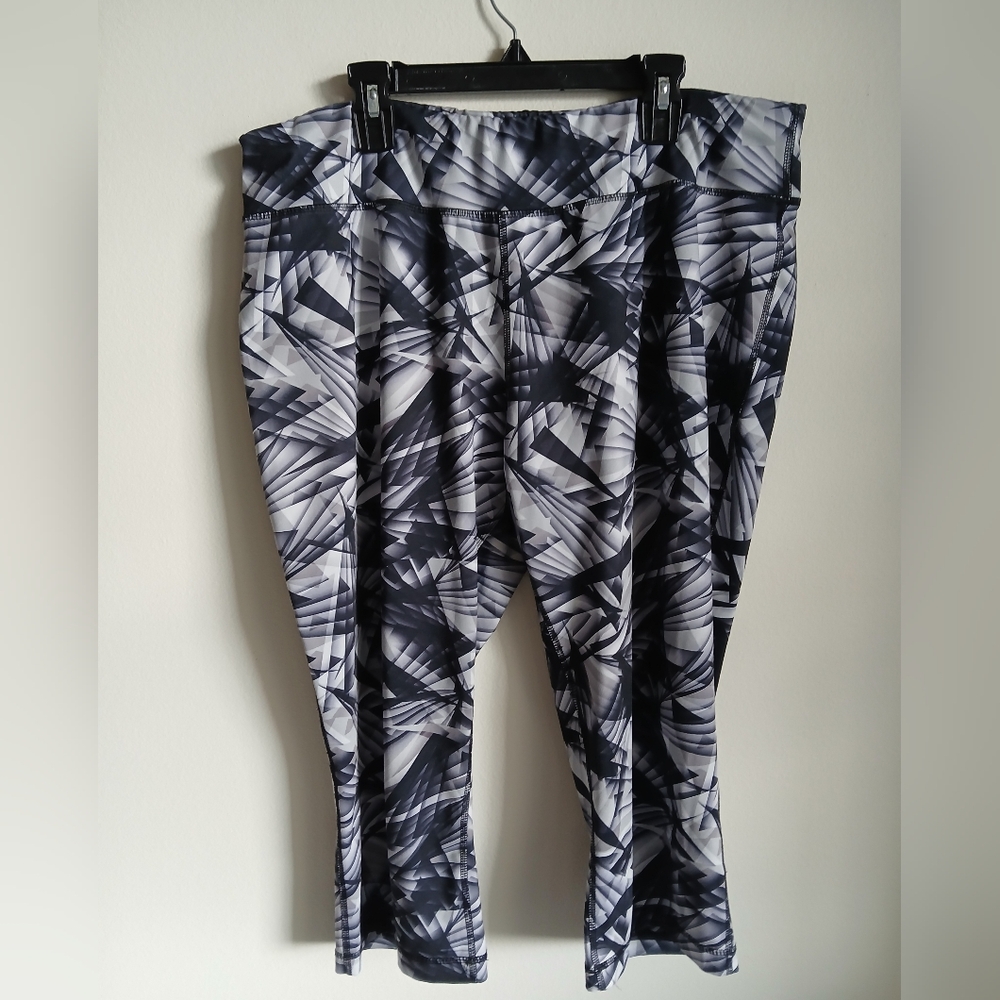 Danskin Now Fitted Capri Leggings Gray Size XL